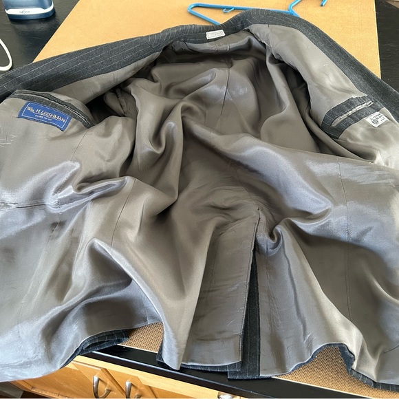 Blazer, 100% virgin Wool, Canadian made, Grey Pinstripe, - Picture 11 of 16